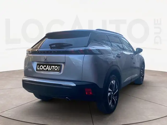 Peugeot 2008 view 4