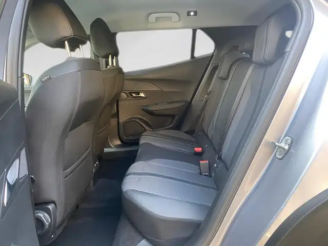 Peugeot 2008 view 8