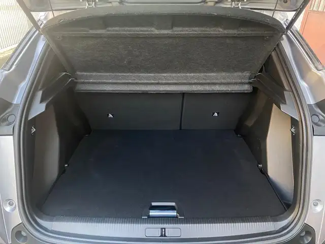 Peugeot 2008 view 9