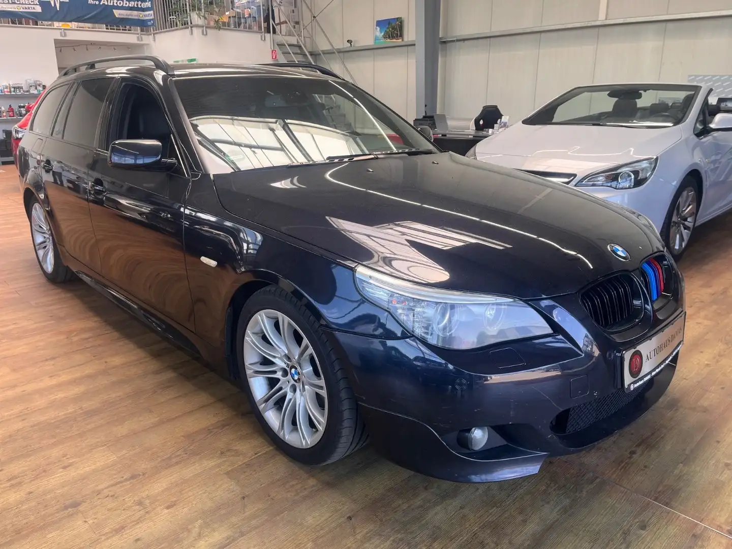 BMW 520 d Touring 8FACHBEREIFT,NAVI,PANO Noir - 1
