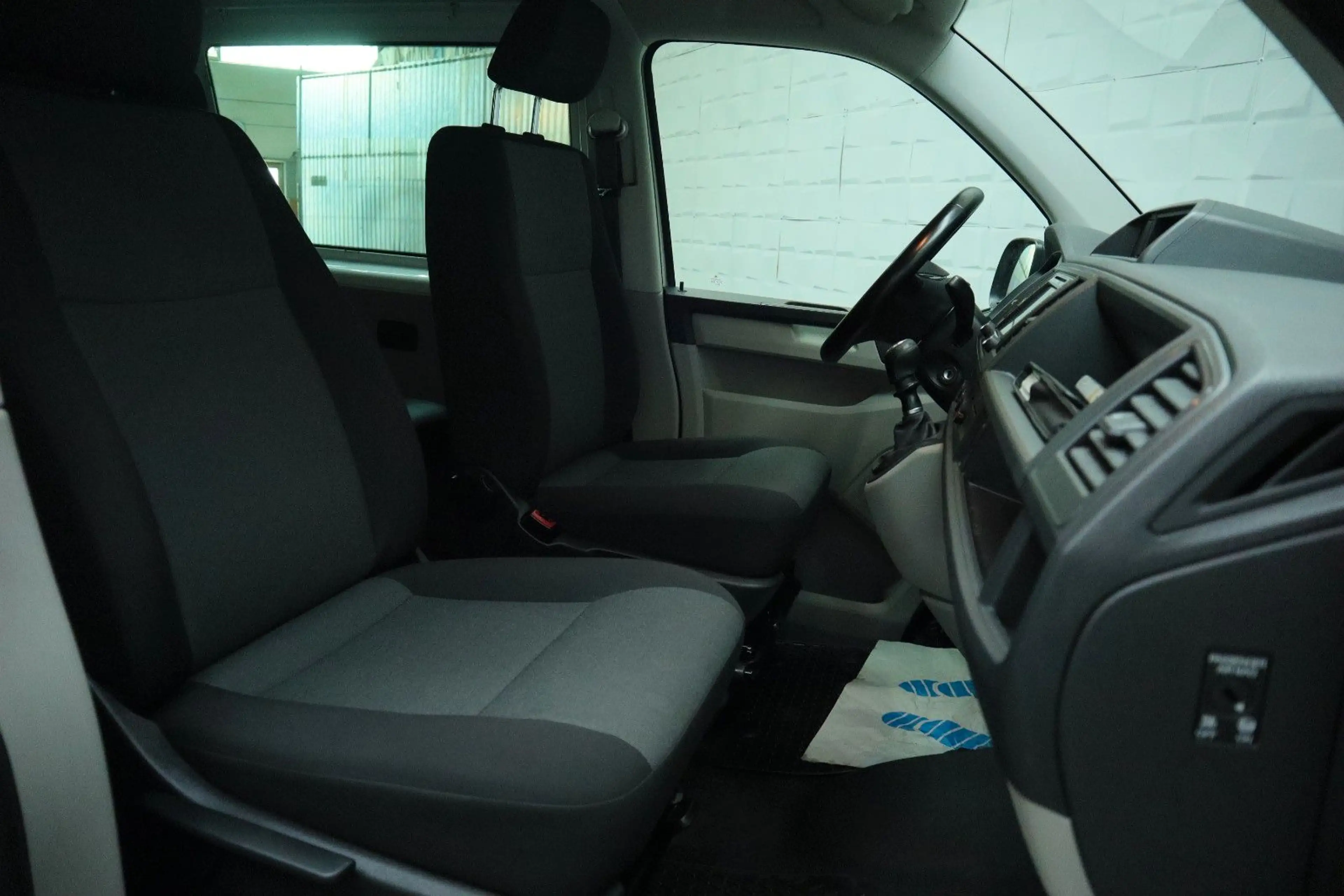 Volkswagen T6 Transporter Kasten/Kombi Kombi 4Motion — photo 9