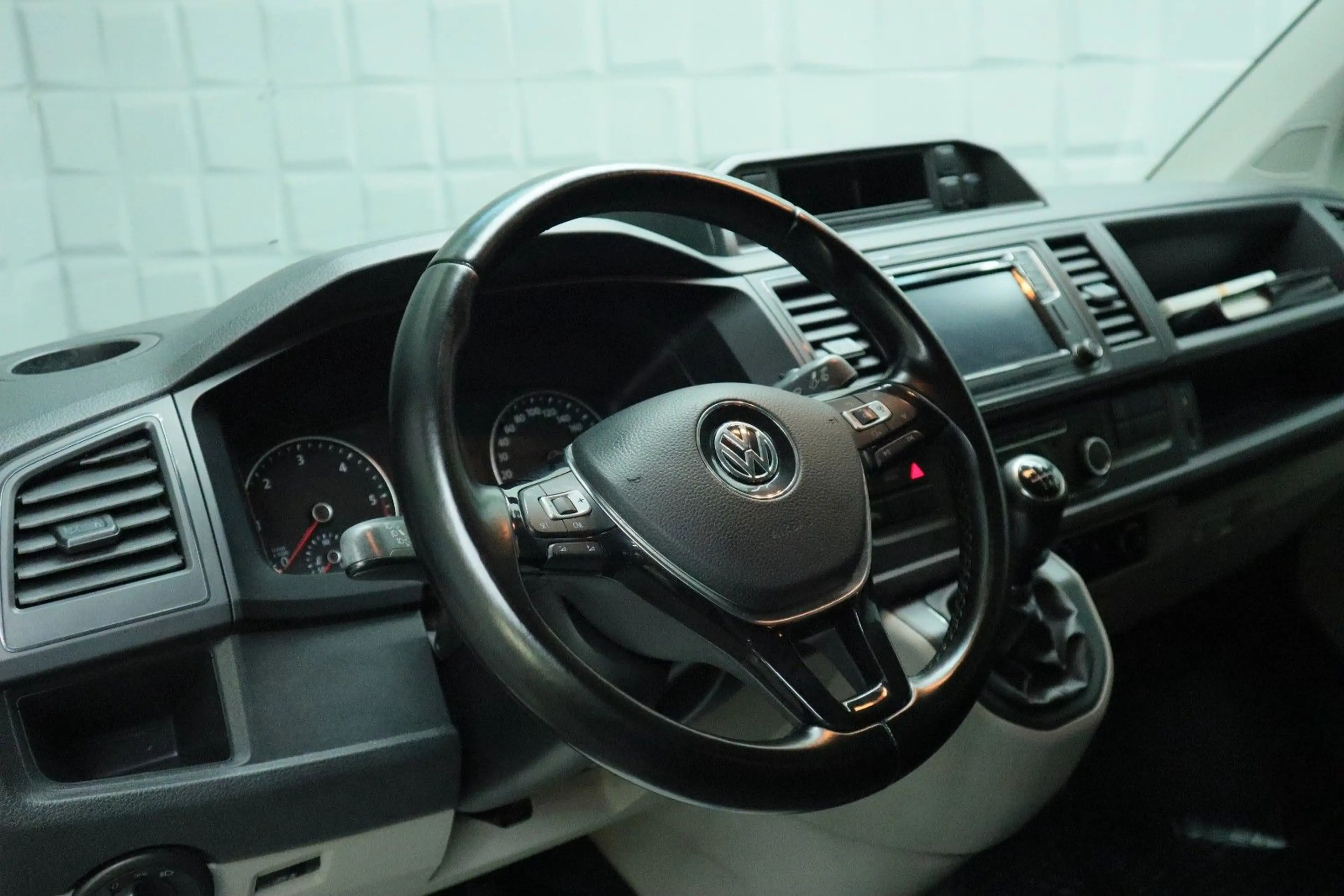 Volkswagen T6 Transporter Kasten/Kombi Kombi 4Motion — photo 11