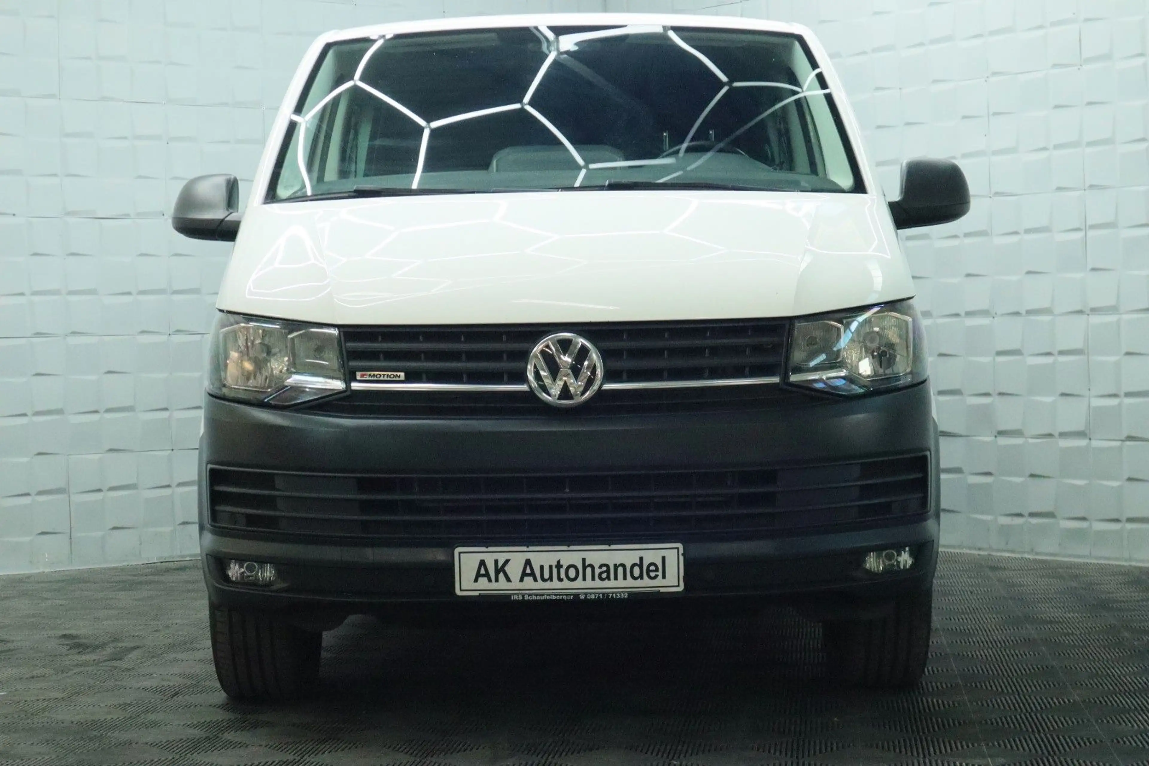 Volkswagen T6 Transporter Kasten/Kombi Kombi 4Motion — photo 2