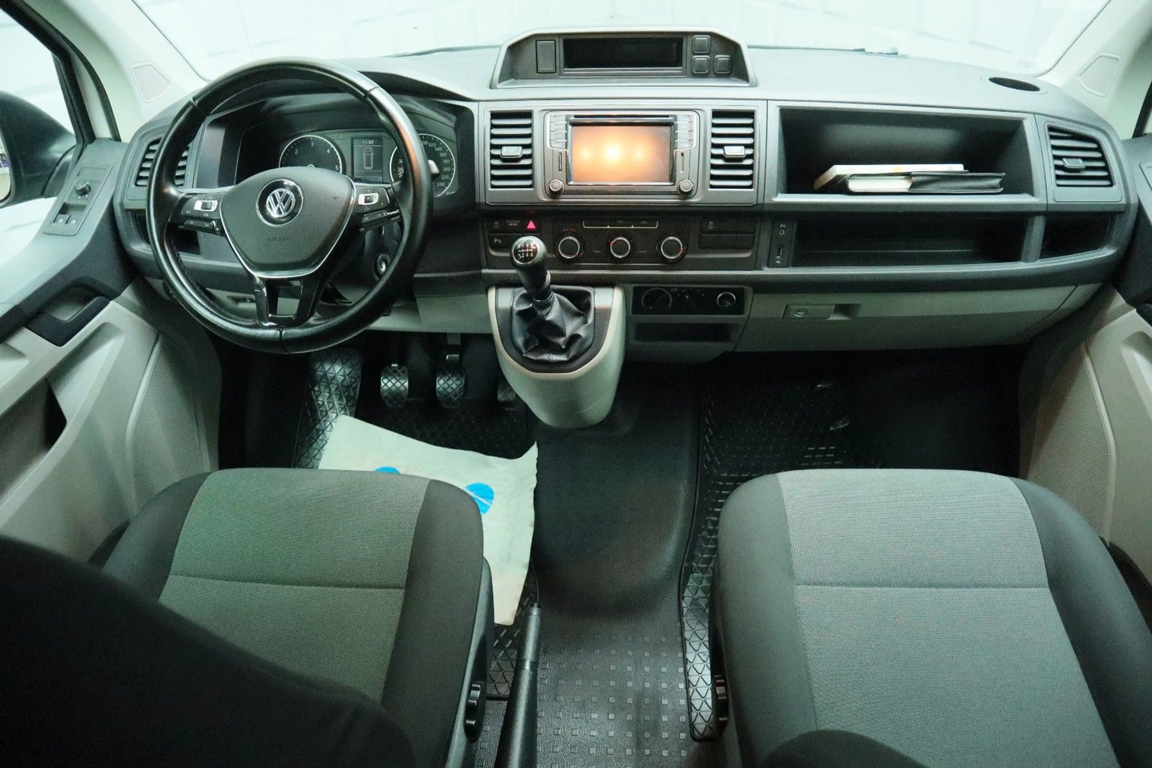 Volkswagen T6 Transporter Kasten/Kombi Kombi 4Motion — photo 12