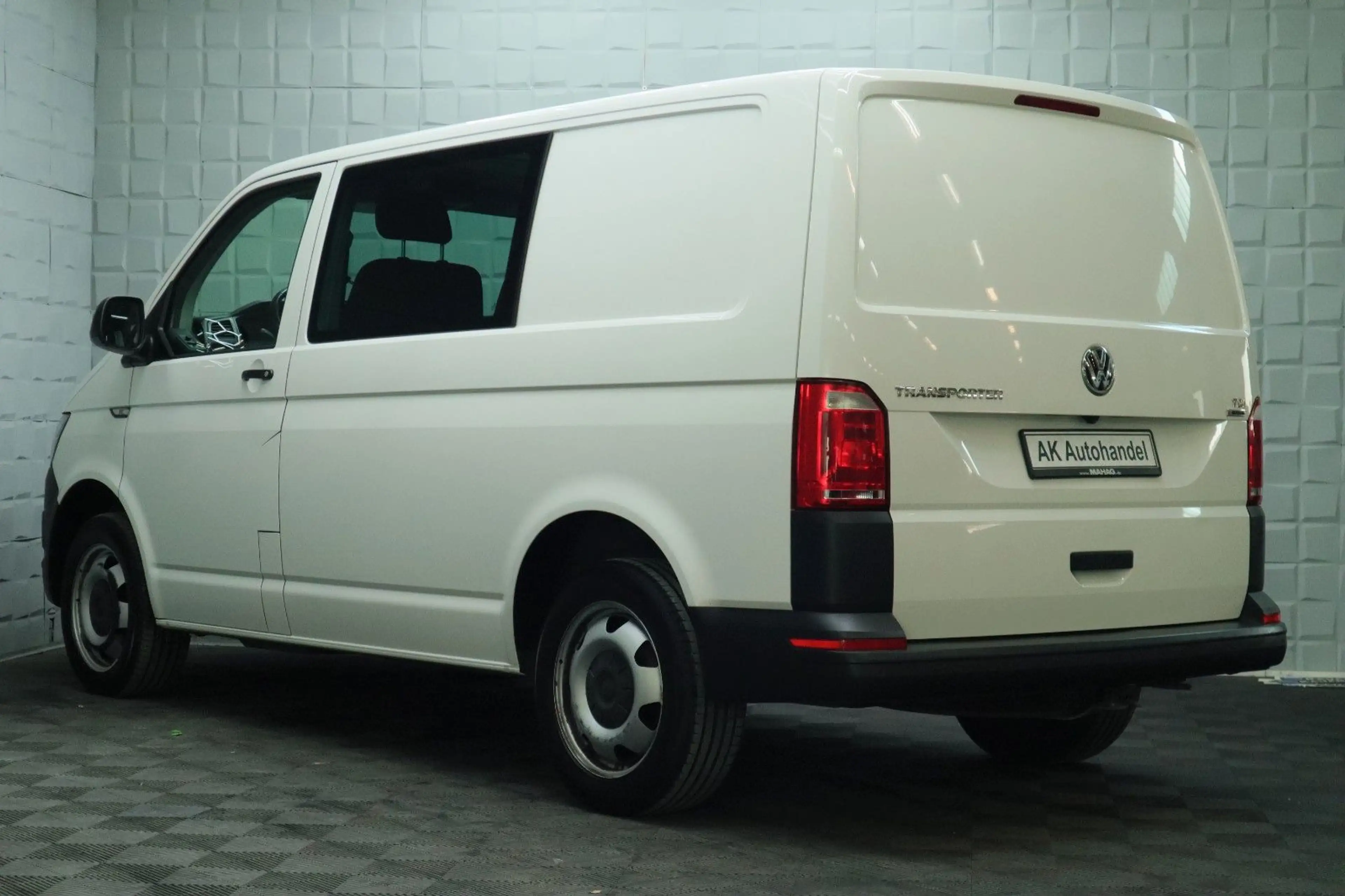 Volkswagen T6 Transporter Kasten/Kombi Kombi 4Motion — photo 6