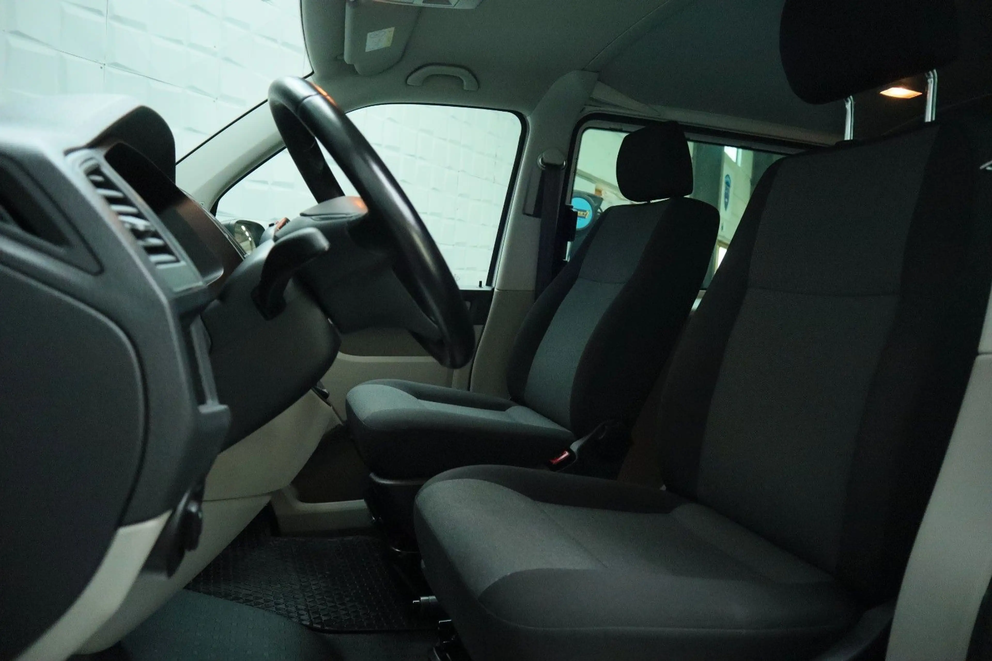 Volkswagen T6 Transporter Kasten/Kombi Kombi 4Motion — photo 10