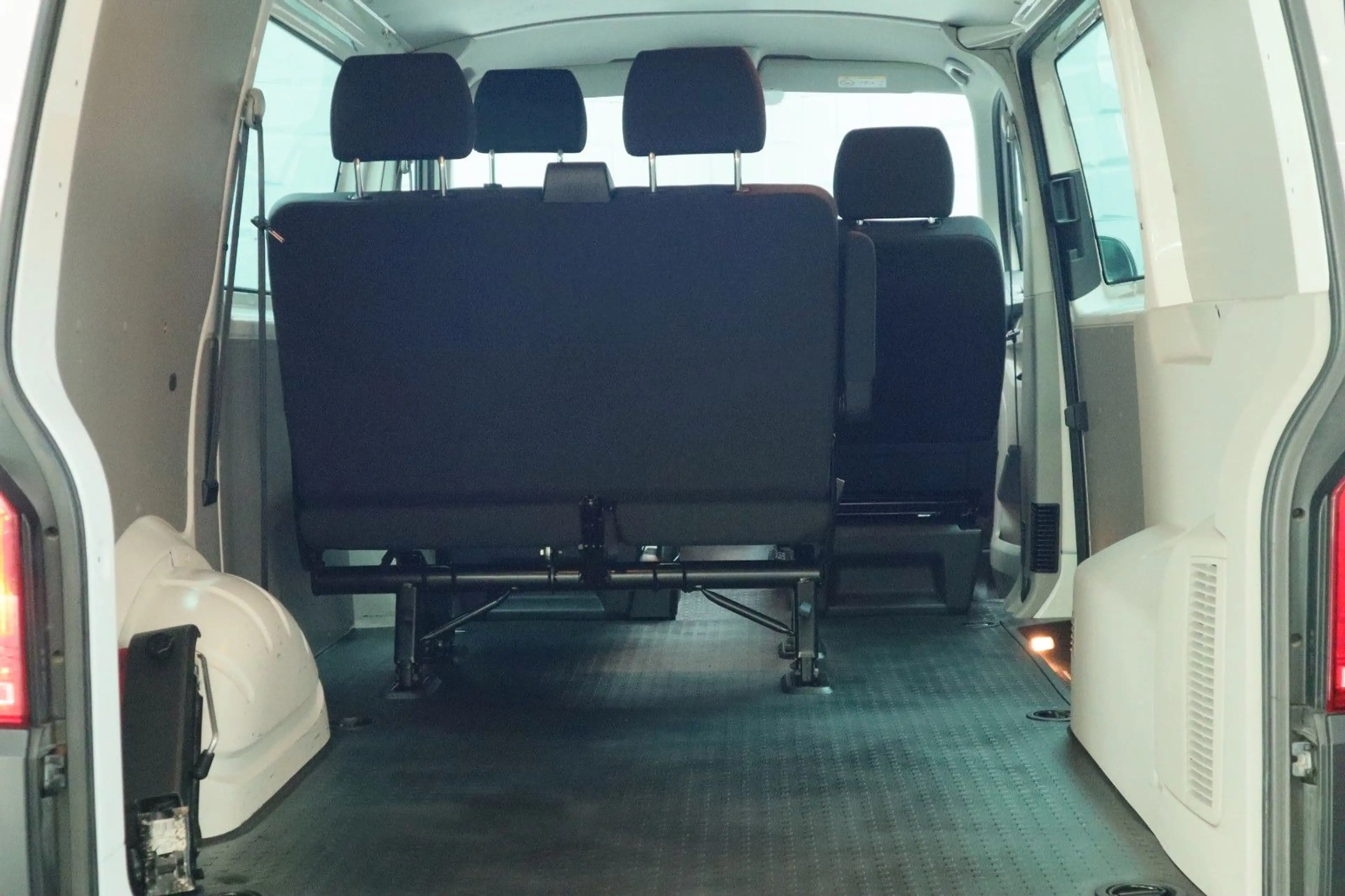 Volkswagen T6 Transporter Kasten/Kombi Kombi 4Motion — photo 7