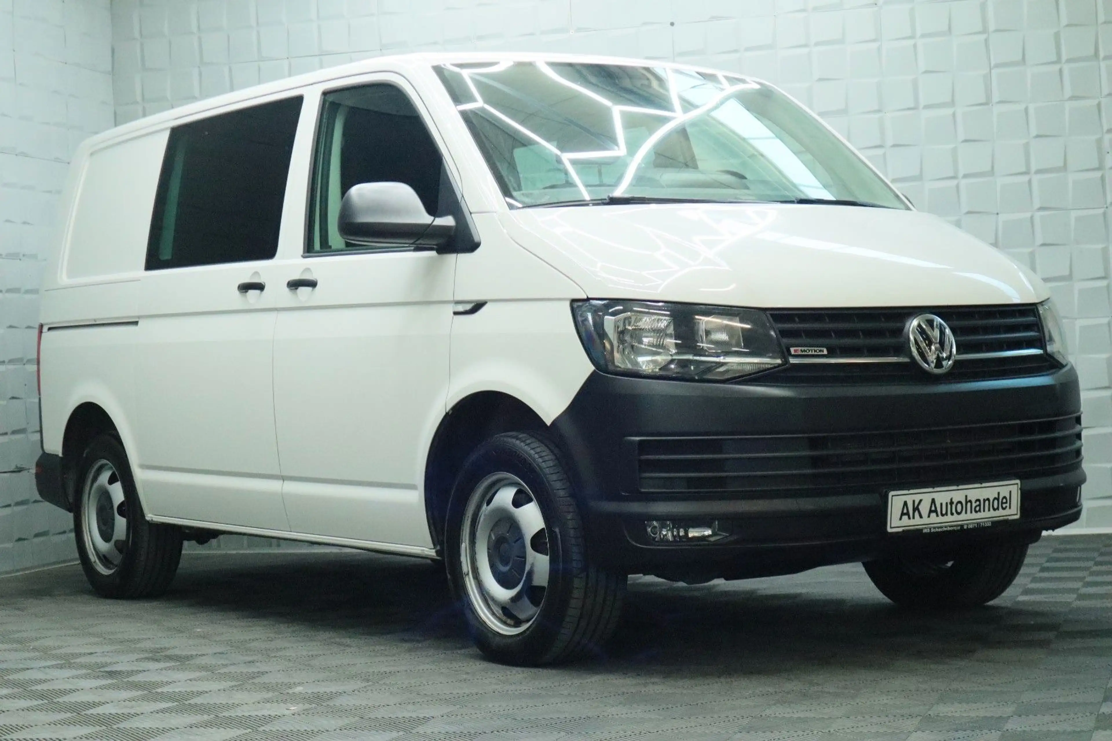 Volkswagen T6 Transporter Kasten/Kombi Kombi 4Motion — photo 3