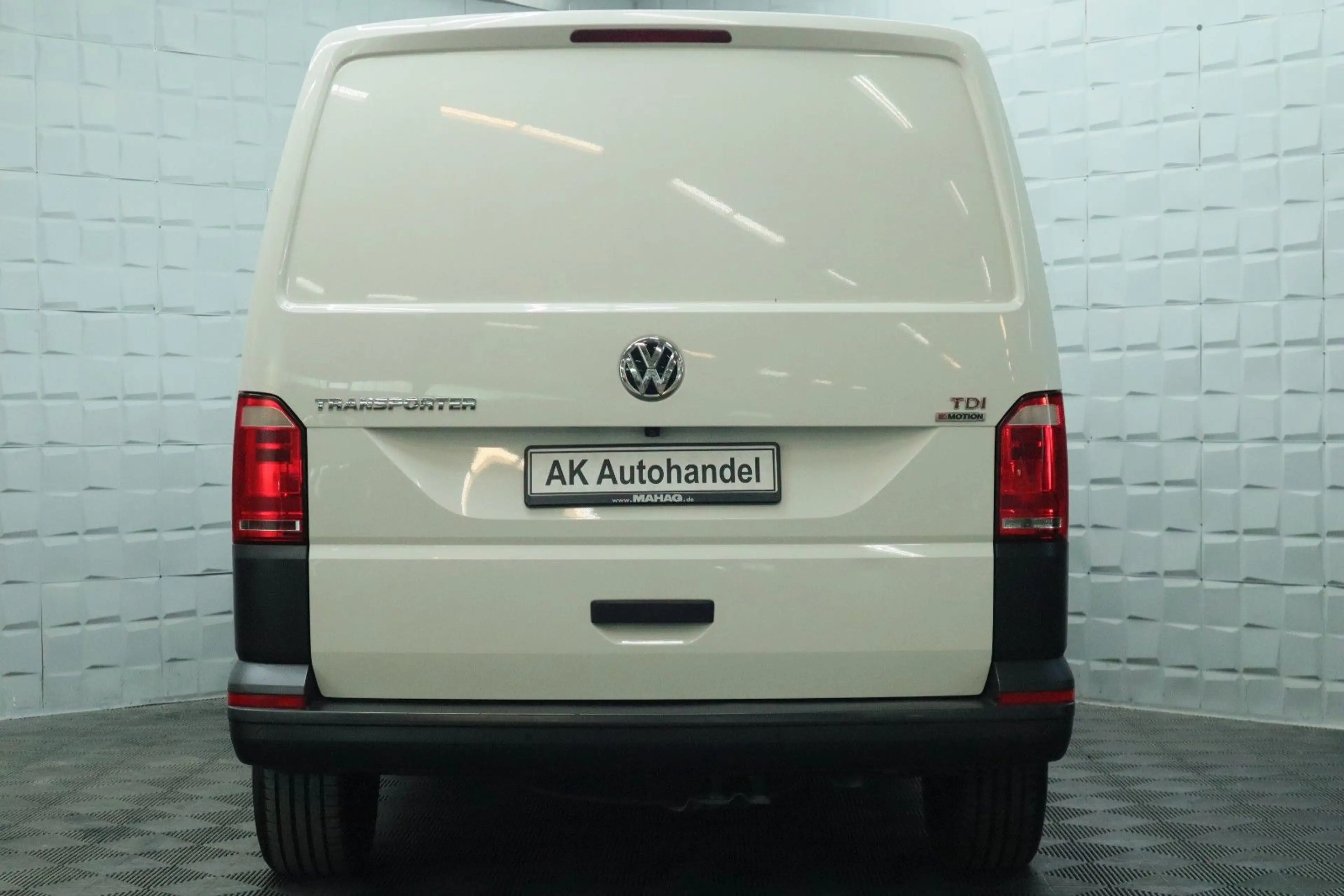 Volkswagen T6 Transporter Kasten/Kombi Kombi 4Motion — photo 5