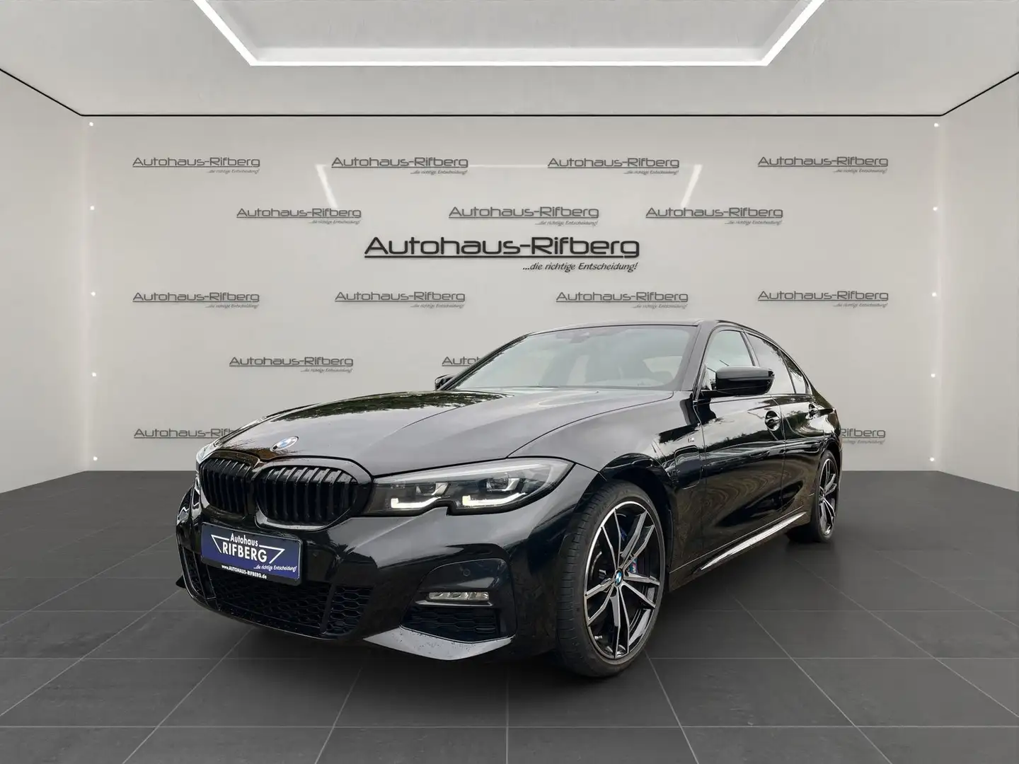 BMW 330 e LIMOUSINE M Sport/LED/19Z/GLASDACH/DAB Schwarz - 1