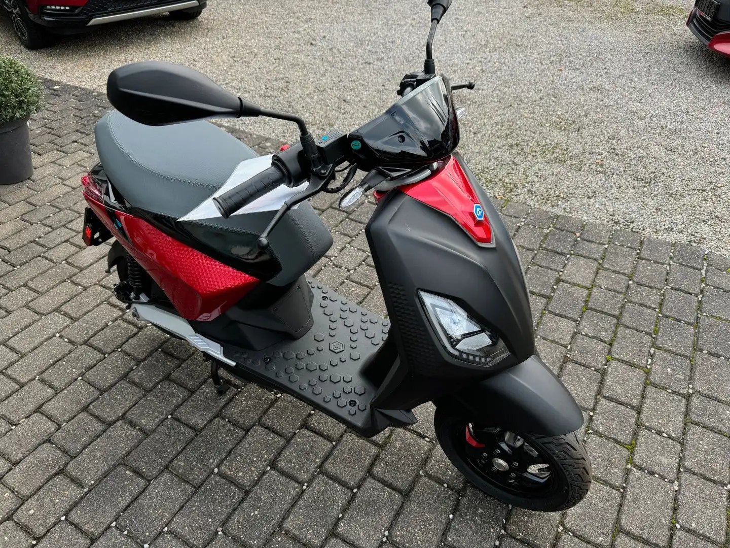 Piaggio 1 One Active 60 km/h ELEKTROROLLER Rot - 1
