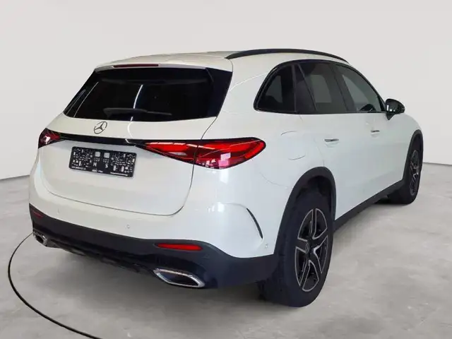 Mercedes-Benz GLC view 4