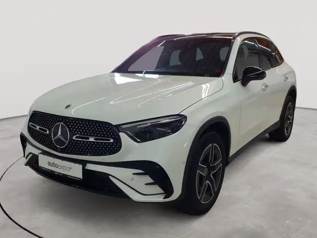 Mercedes-Benz GLC view 2