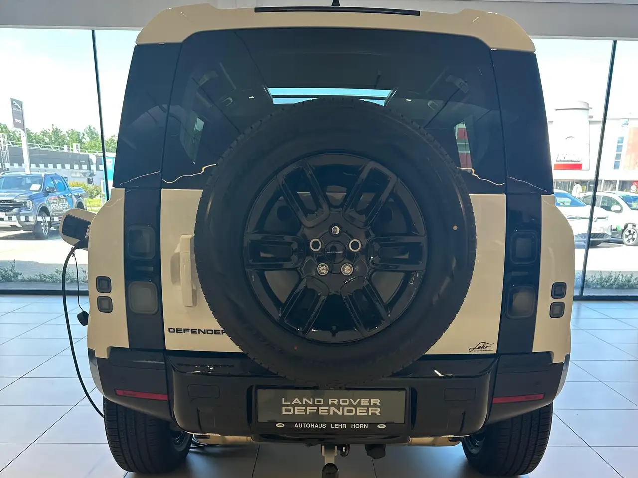 Land Rover Defender 2026