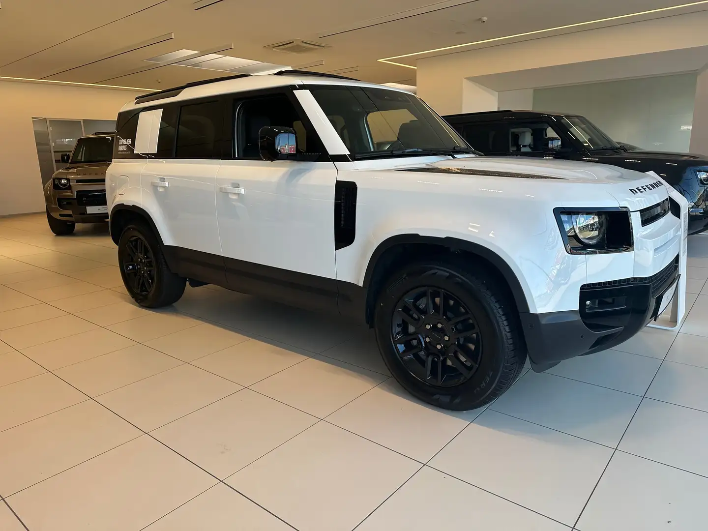 Land Rover Defender Defender 110 P300e PHEV AWD S Aut. S Weiß - 1