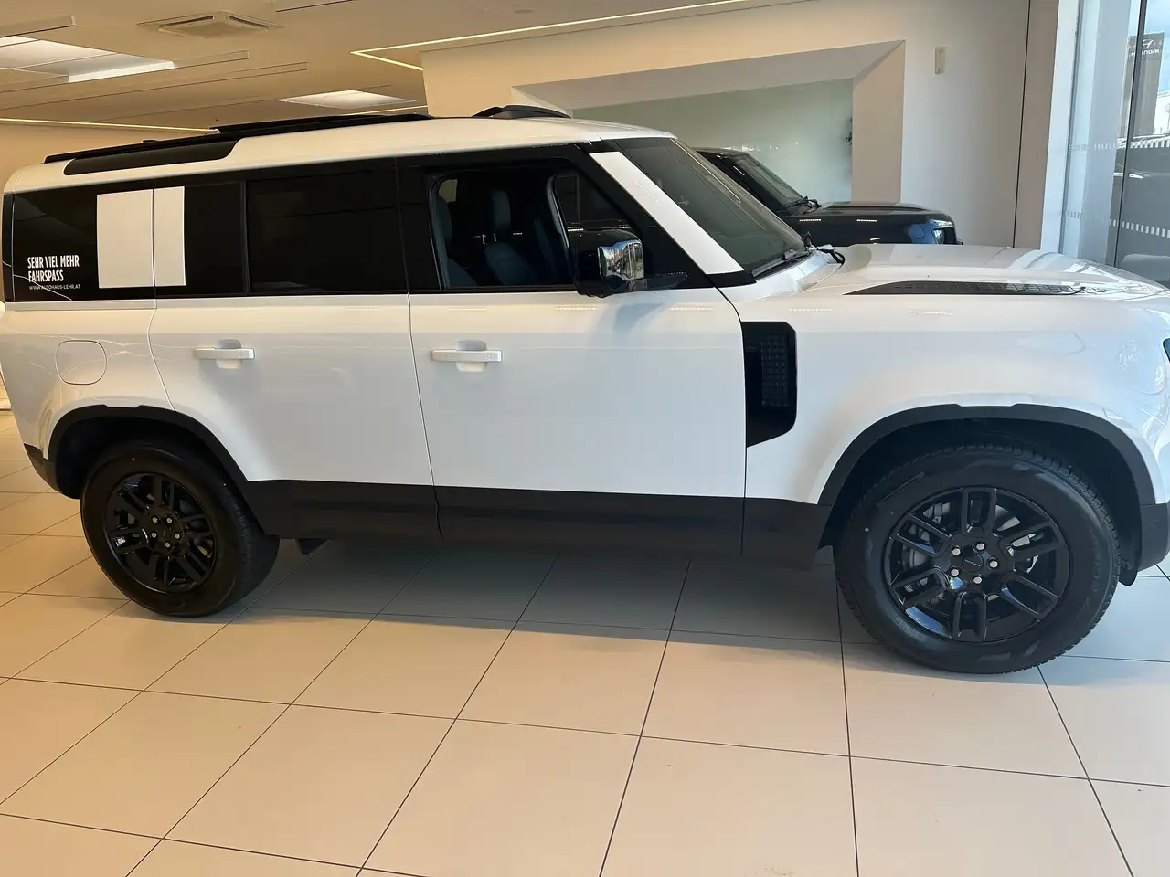 Land Rover Defender 2026