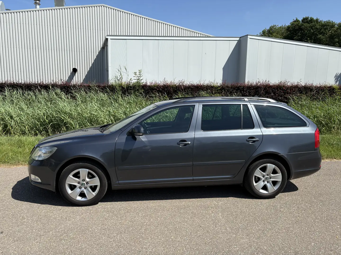 Skoda Octavia Combi 1.2 TSI Ambition Business Line / NAVI / CRUI Gris - 2