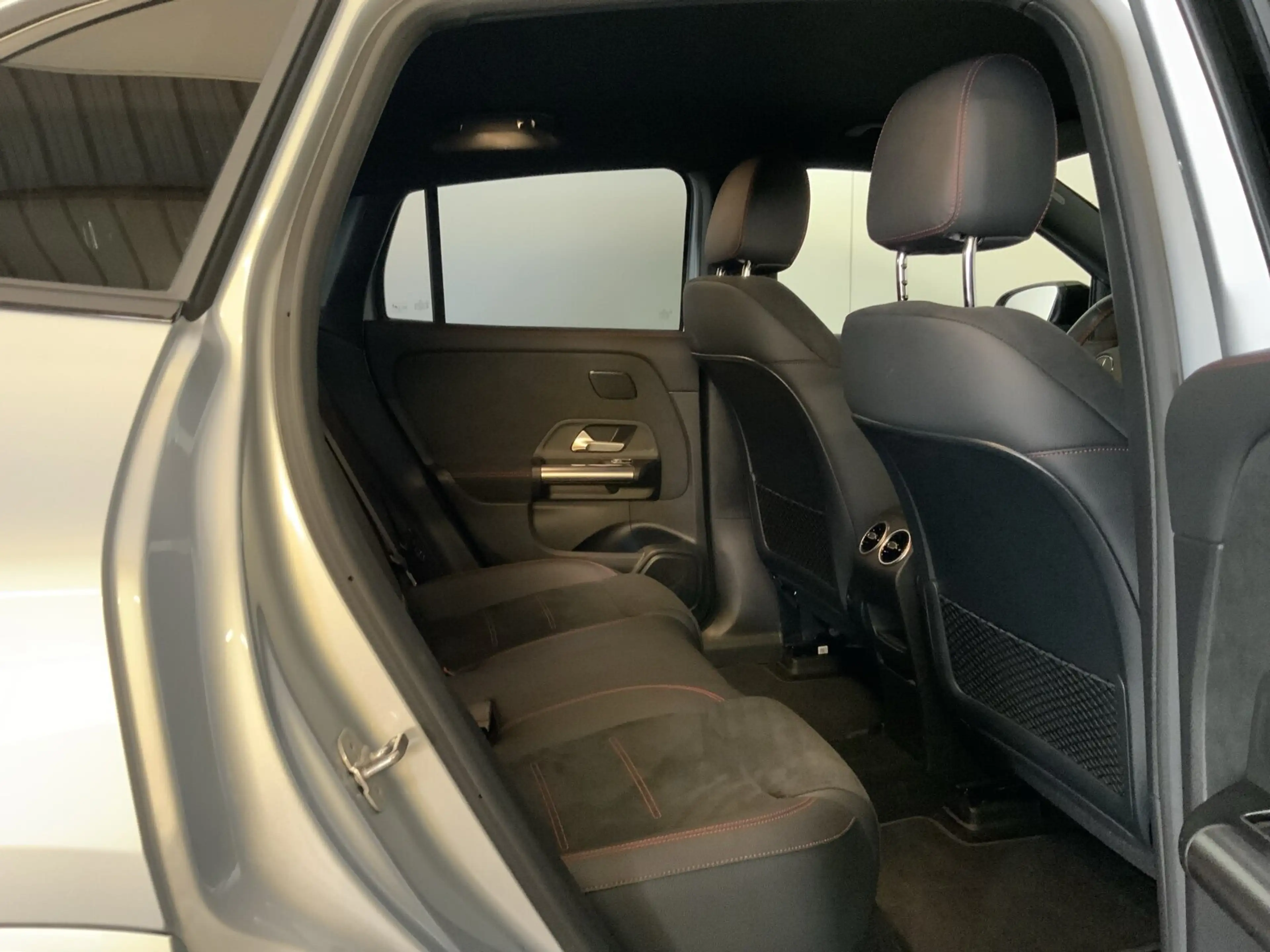 Mercedes-Benz EQA 300 EQA 300 4M AMG Night AHK Sound DISTRONIC RüKam — photo 15