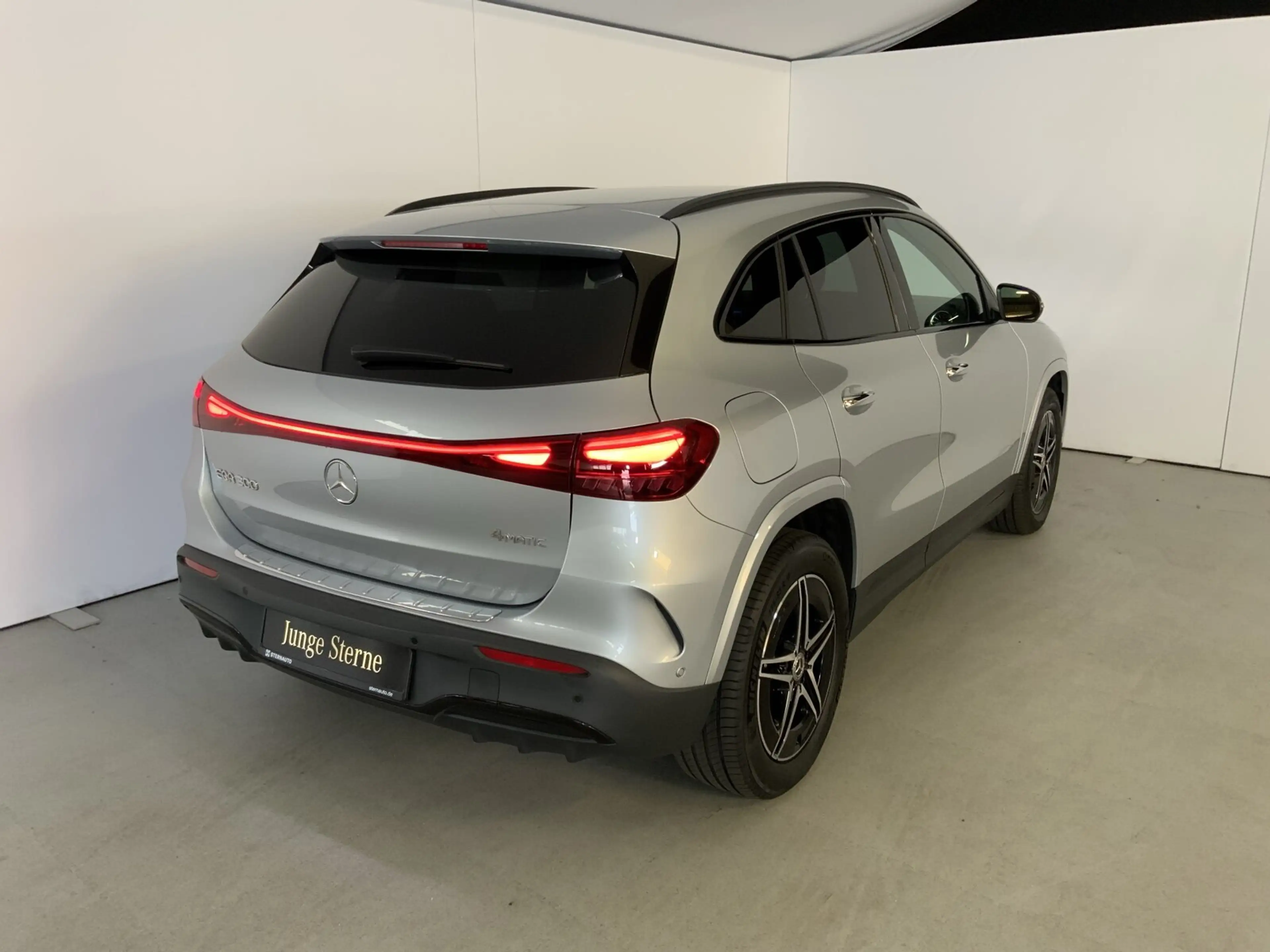 Mercedes-Benz EQA 300 EQA 300 4M AMG Night AHK Sound DISTRONIC RüKam — photo 5