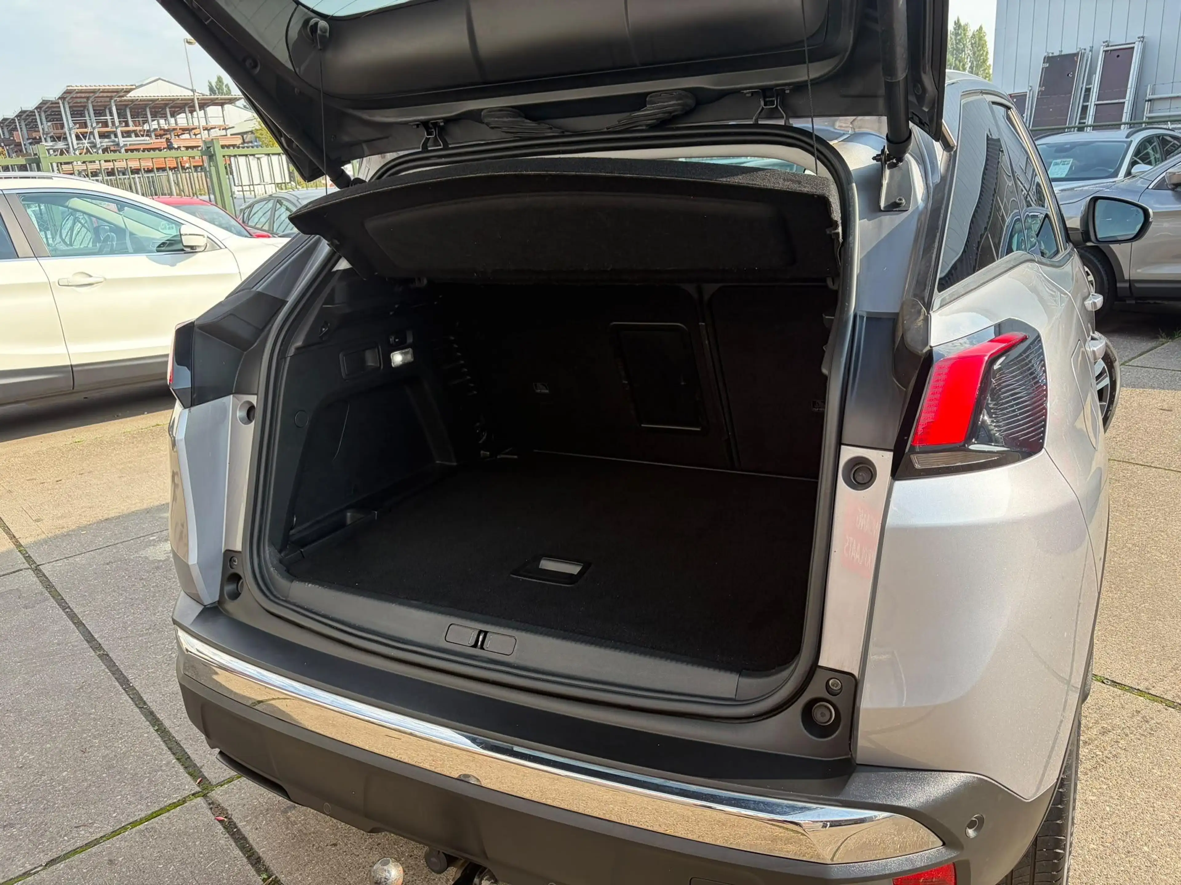 Peugeot 3008 1.2 PureTech Blue Lease Premium Clima, cruise, pdc — photo 9