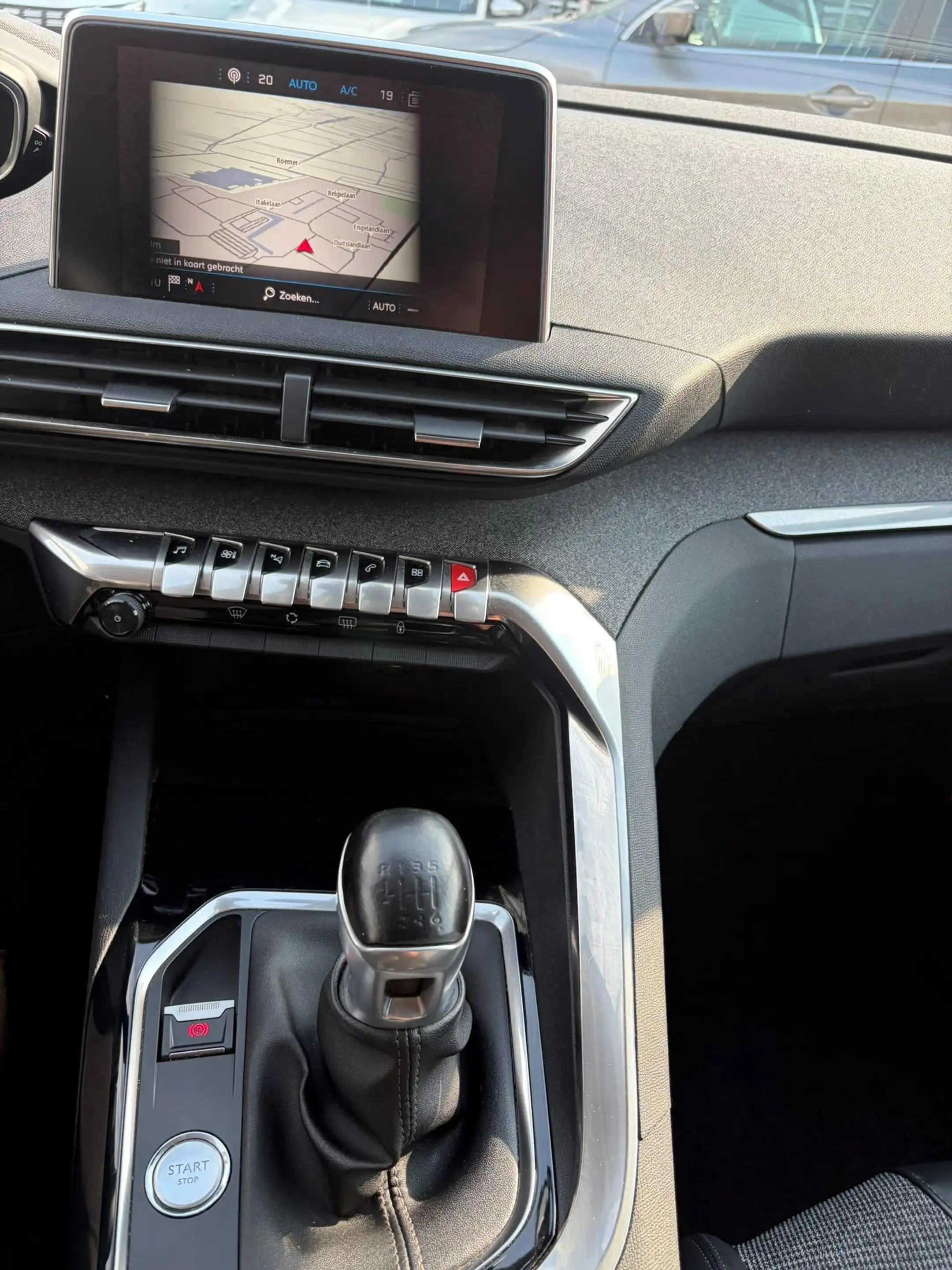 Peugeot 3008 1.2 PureTech Blue Lease Premium Clima, cruise, pdc — photo 18