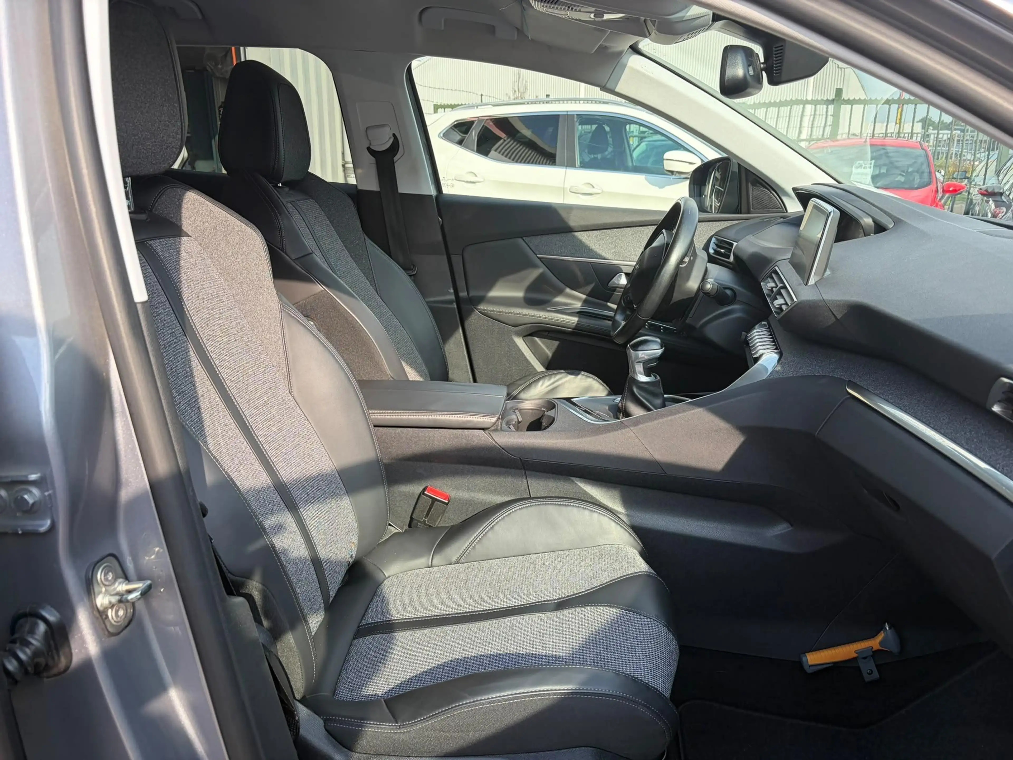 Peugeot 3008 1.2 PureTech Blue Lease Premium Clima, cruise, pdc — photo 13