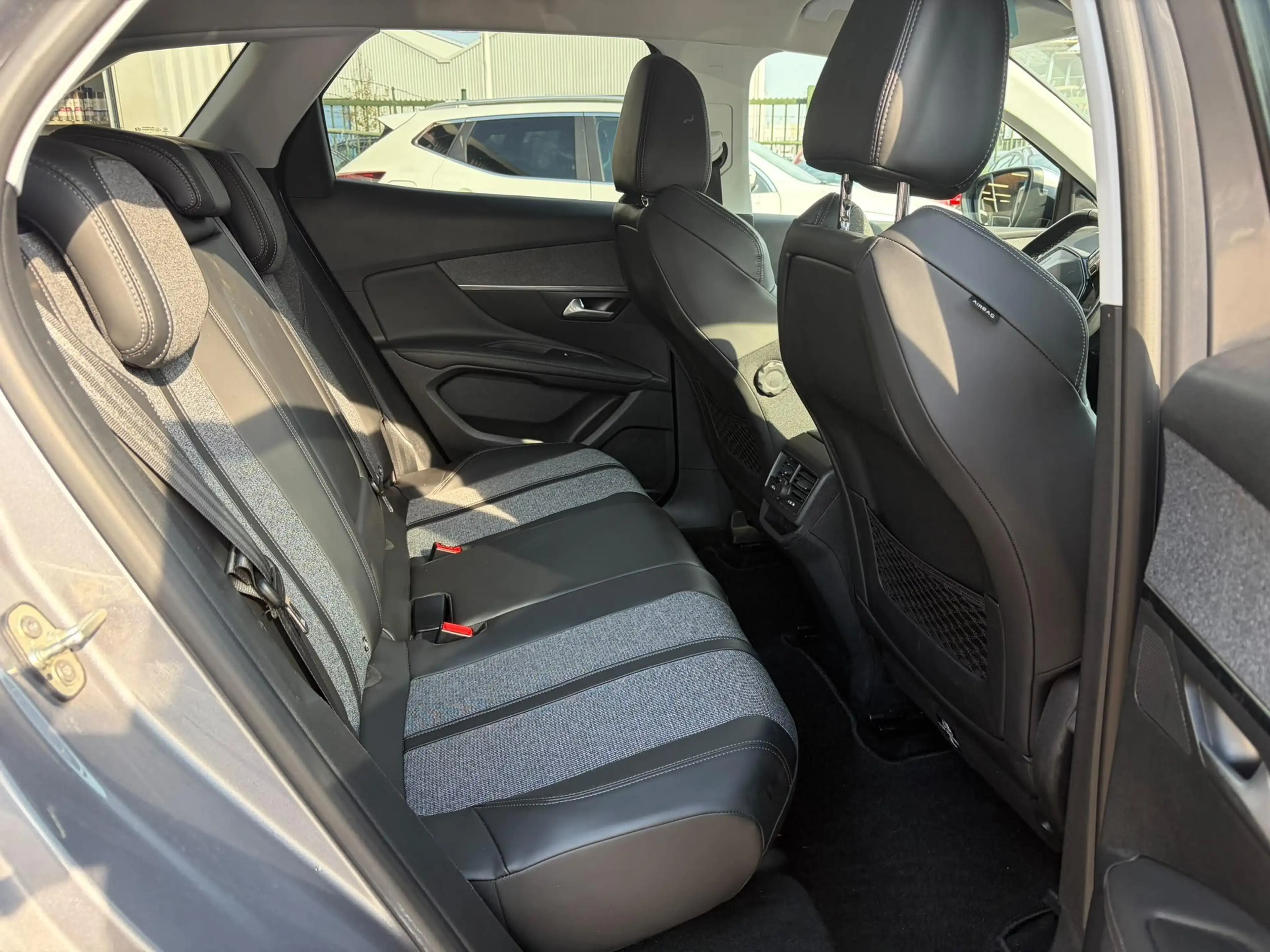 Peugeot 3008 1.2 PureTech Blue Lease Premium Clima, cruise, pdc — photo 14
