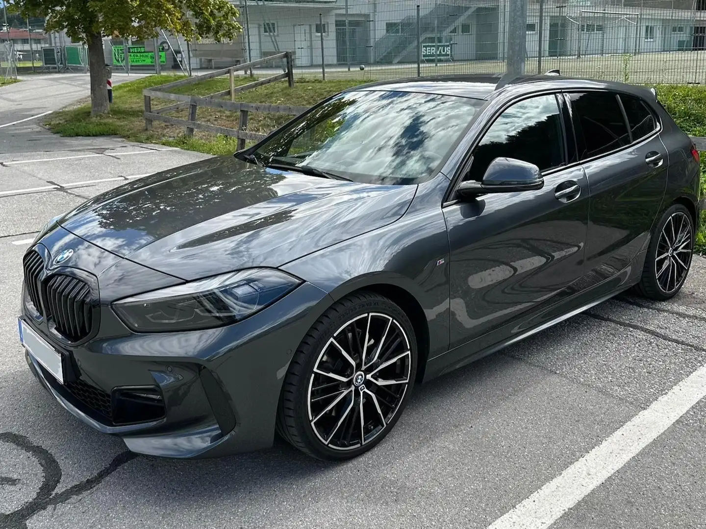 BMW 120 120d xDrive M-Sport Grau - 1