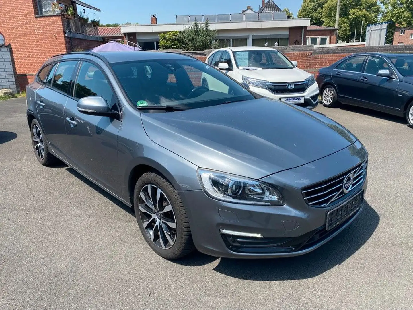 Volvo V60 Kombi  D 4 Linje Svart Gris - 1
