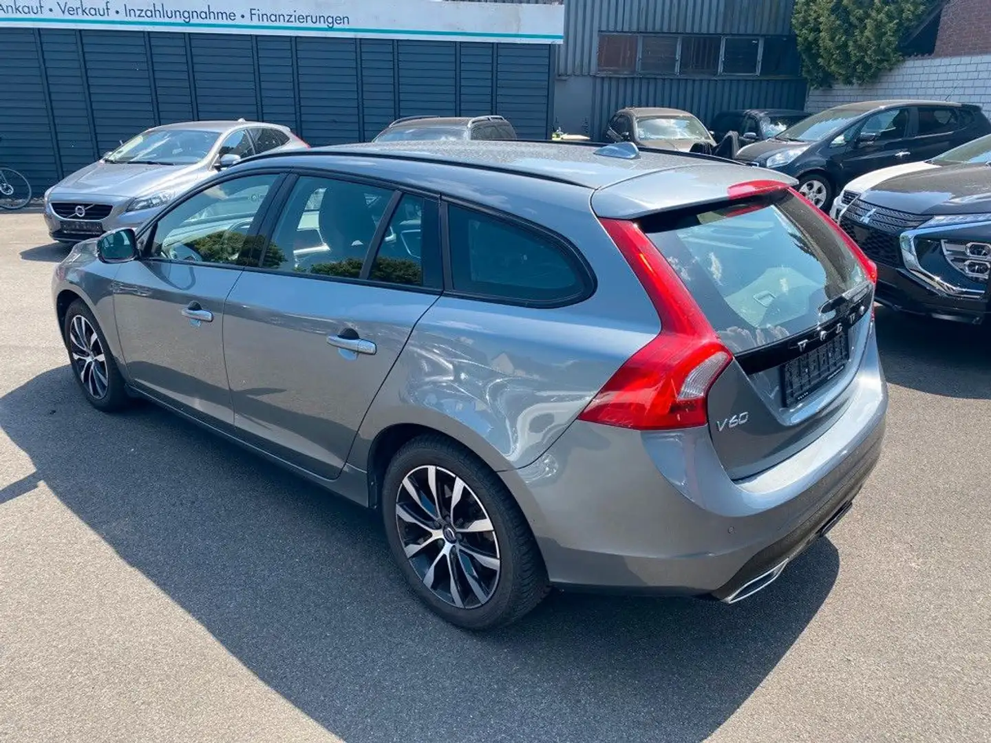 Volvo V60 Kombi  D 4 Linje Svart Gris - 2