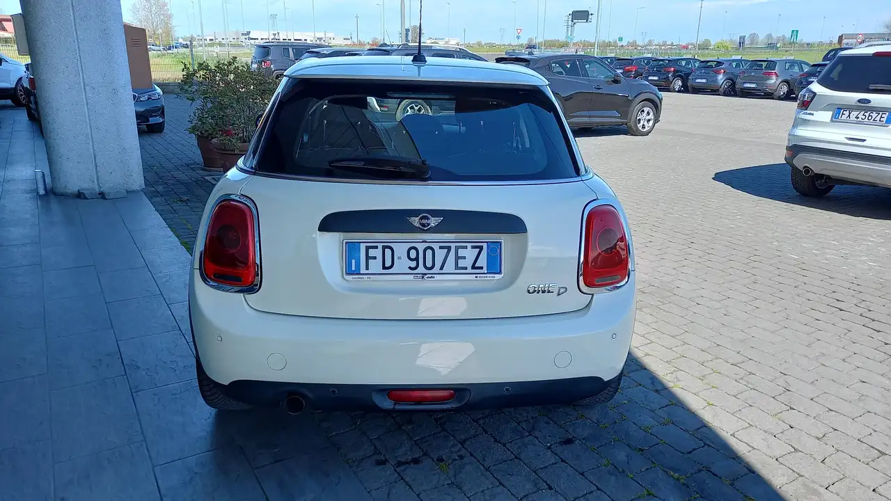 2016 MINI One D Mini ONE D 5p, photograph 4