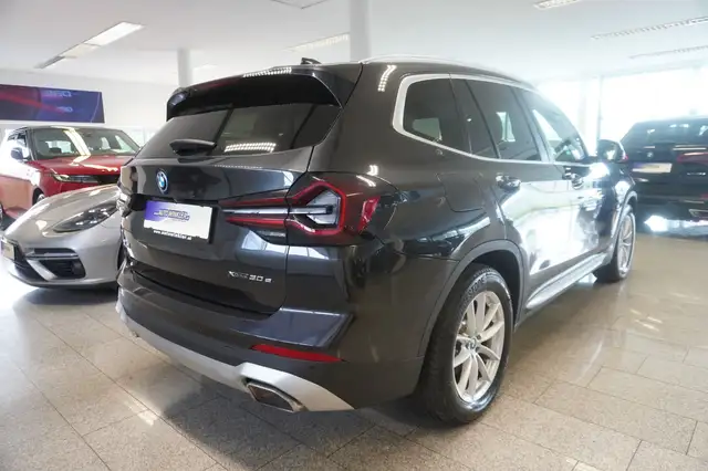 BMW X3 view 5