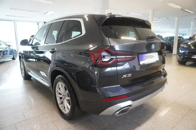 BMW X3 view 4