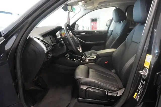 BMW X3 view 8