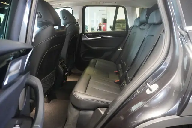 BMW X3 view 9