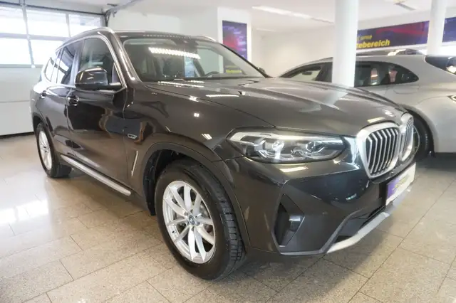 BMW X3 view 3