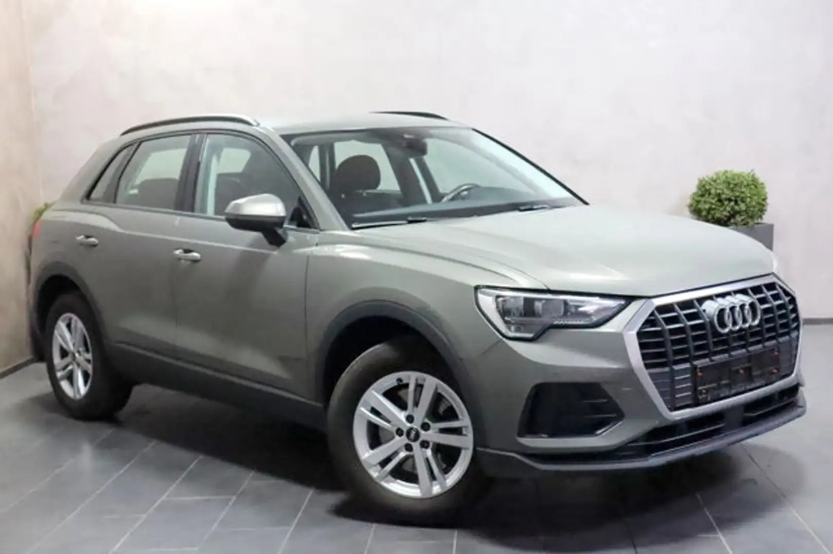 Audi Q3 45 TFSI e AHK LED CAM VIRTUAL ACC NAVI SHZ Grau - 2