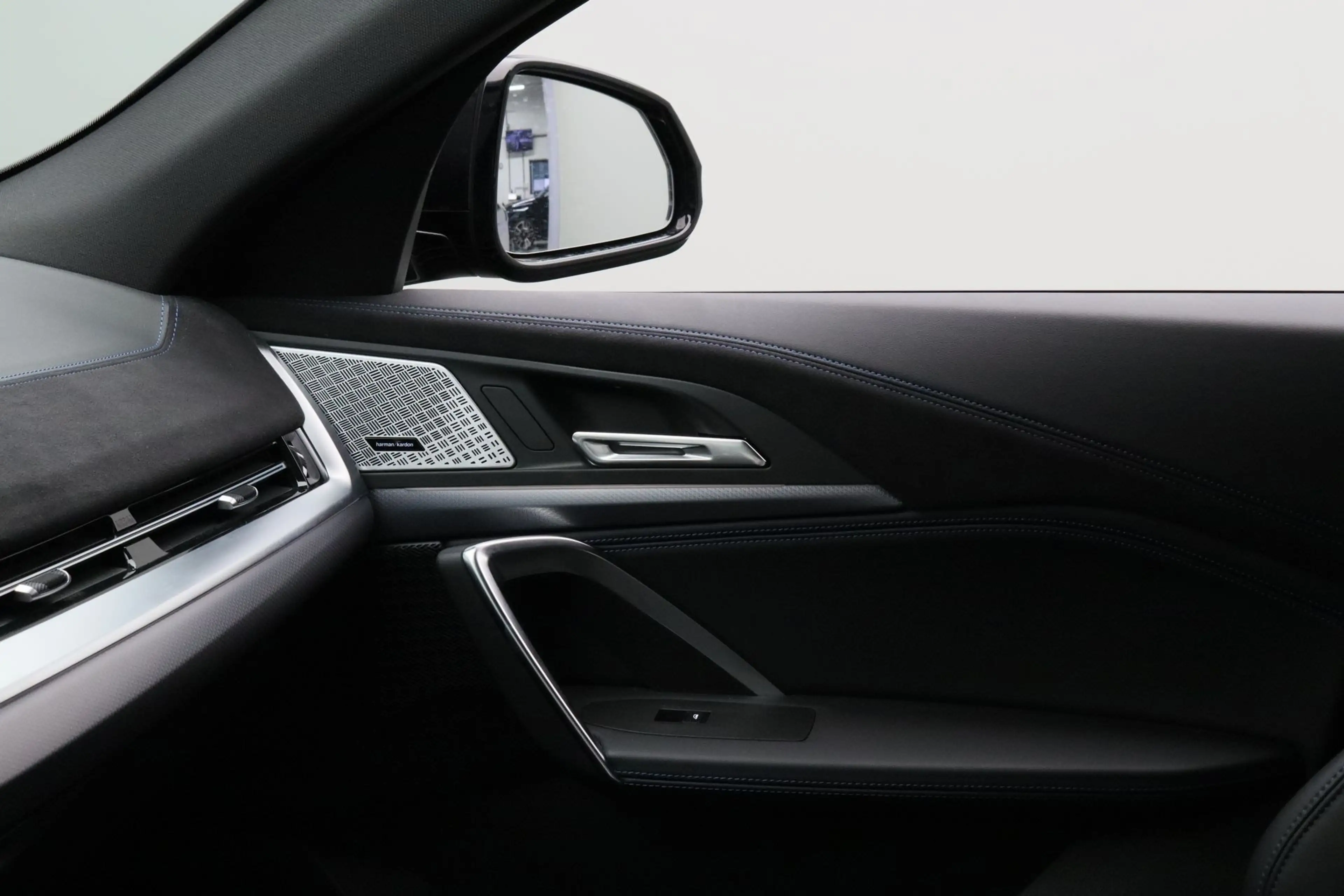 BMW iX2 xDrive30 67 kWh M-Sport Pro | Harman Kardon | 19 i — photo 15