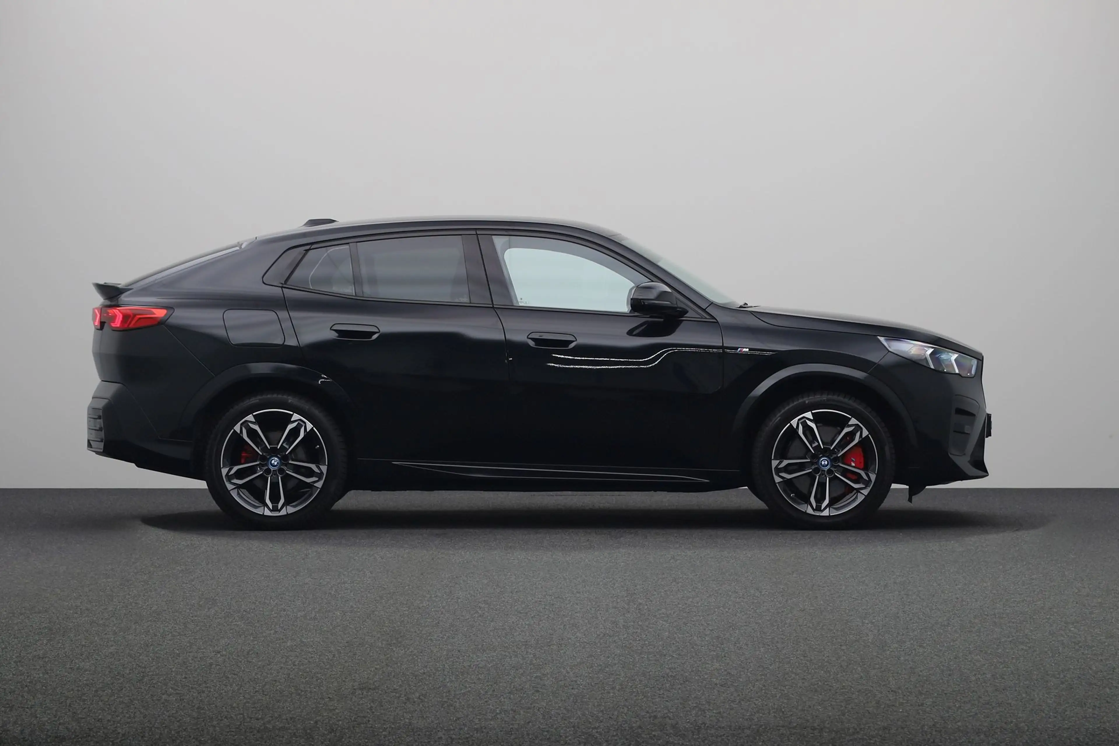 BMW iX2 xDrive30 67 kWh M-Sport Pro | Harman Kardon | 19 i — photo 10