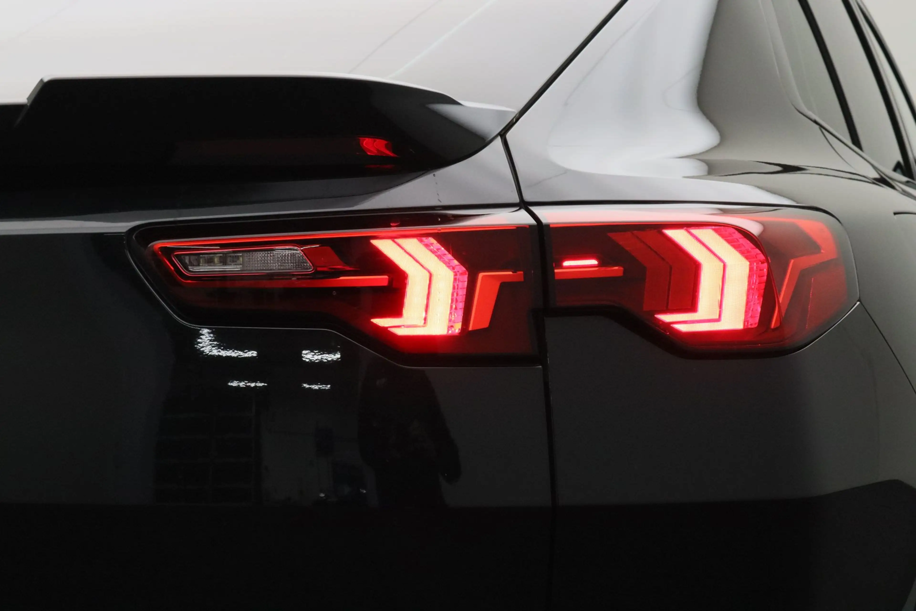 BMW iX2 xDrive30 67 kWh M-Sport Pro | Harman Kardon | 19 i — photo 8