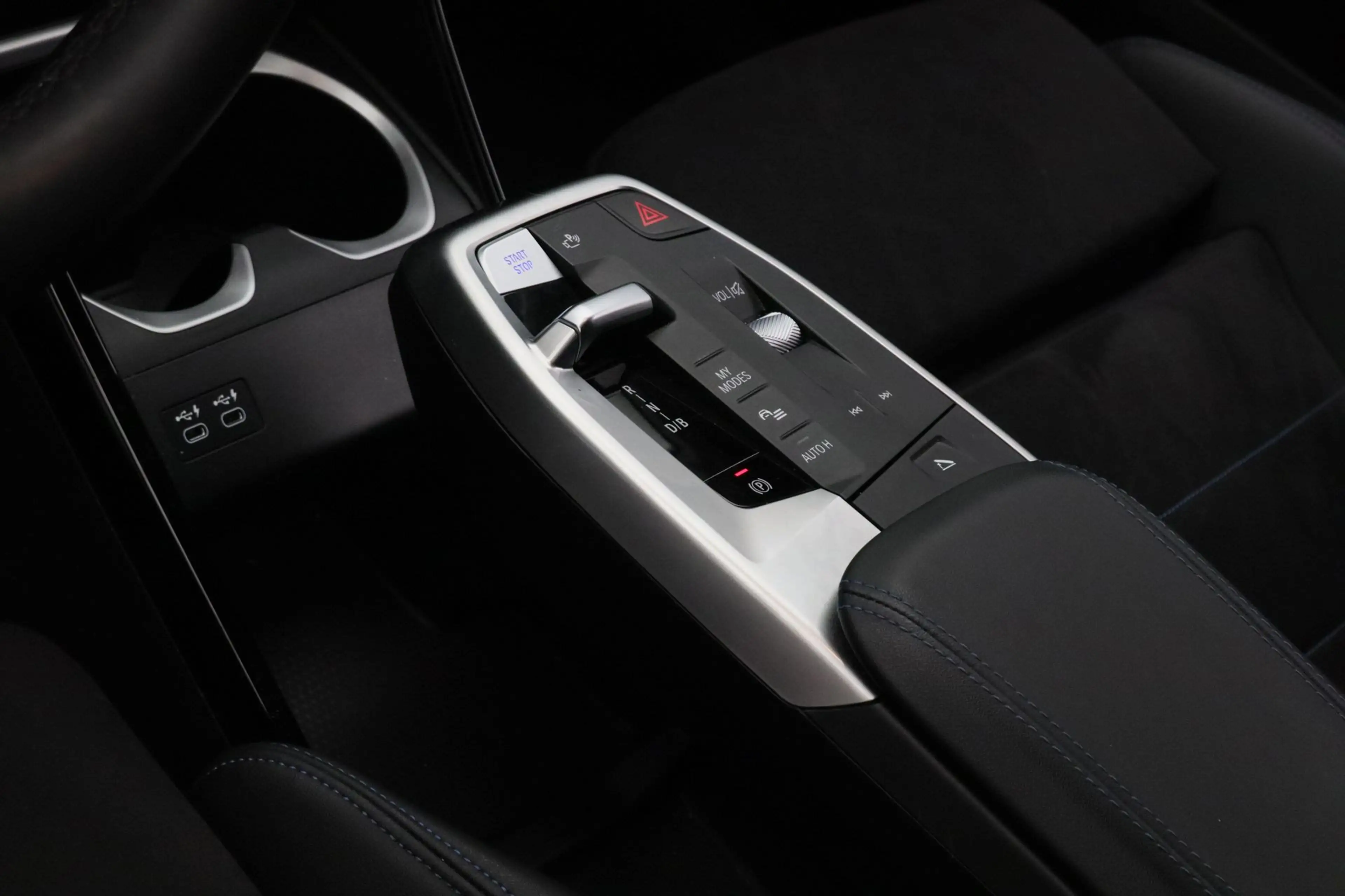 BMW iX2 xDrive30 67 kWh M-Sport Pro | Harman Kardon | 19 i — photo 14