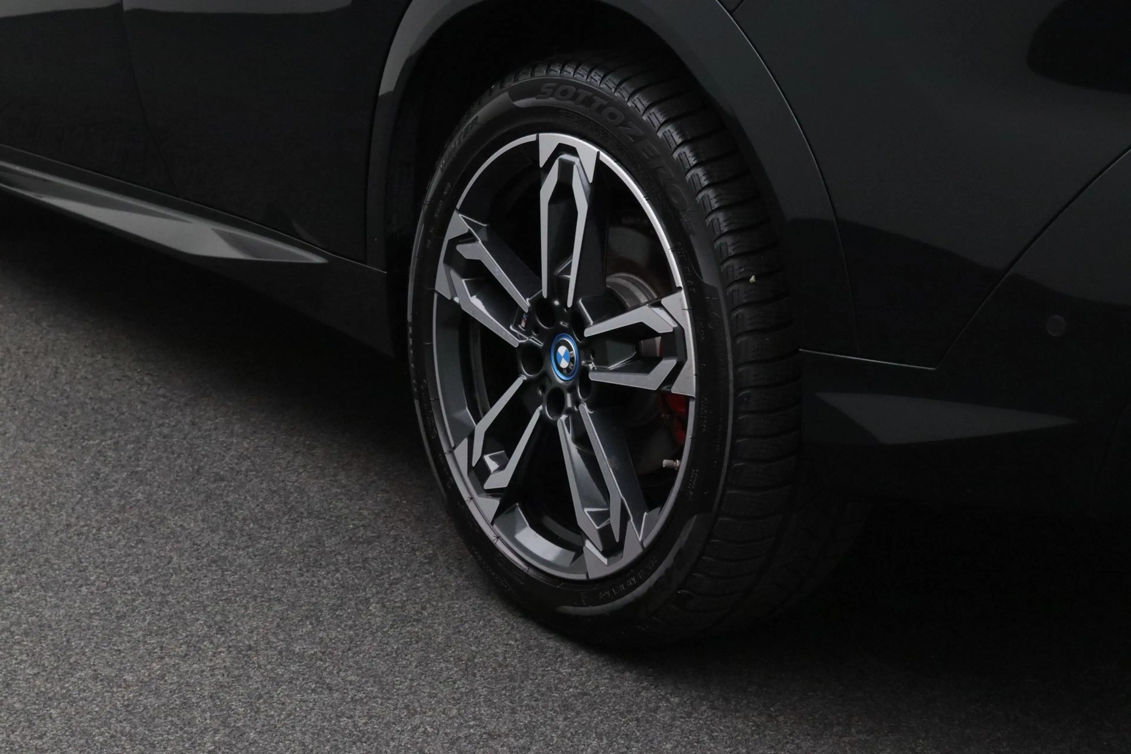 BMW iX2 xDrive30 67 kWh M-Sport Pro | Harman Kardon | 19 i — photo 5