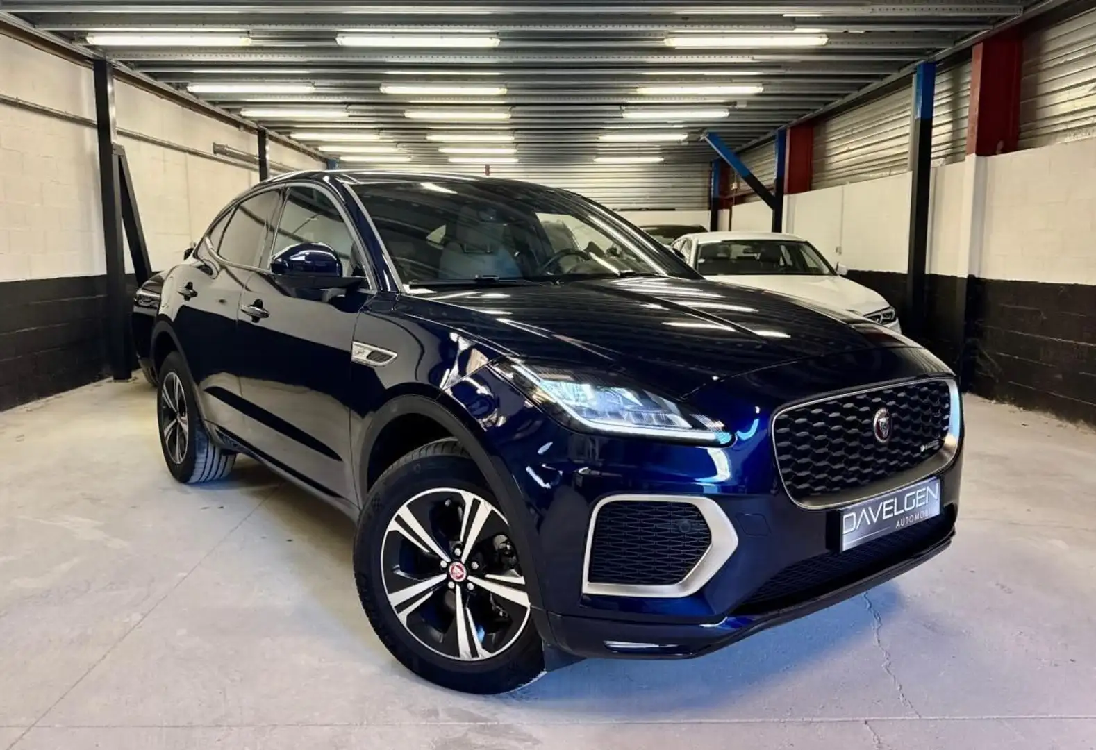 Jaguar E-Pace P300e P 300e Hybrid PHEV 309 ch R-Dynamic S AWD BVA 1e main Origine FR Bleu - 1
