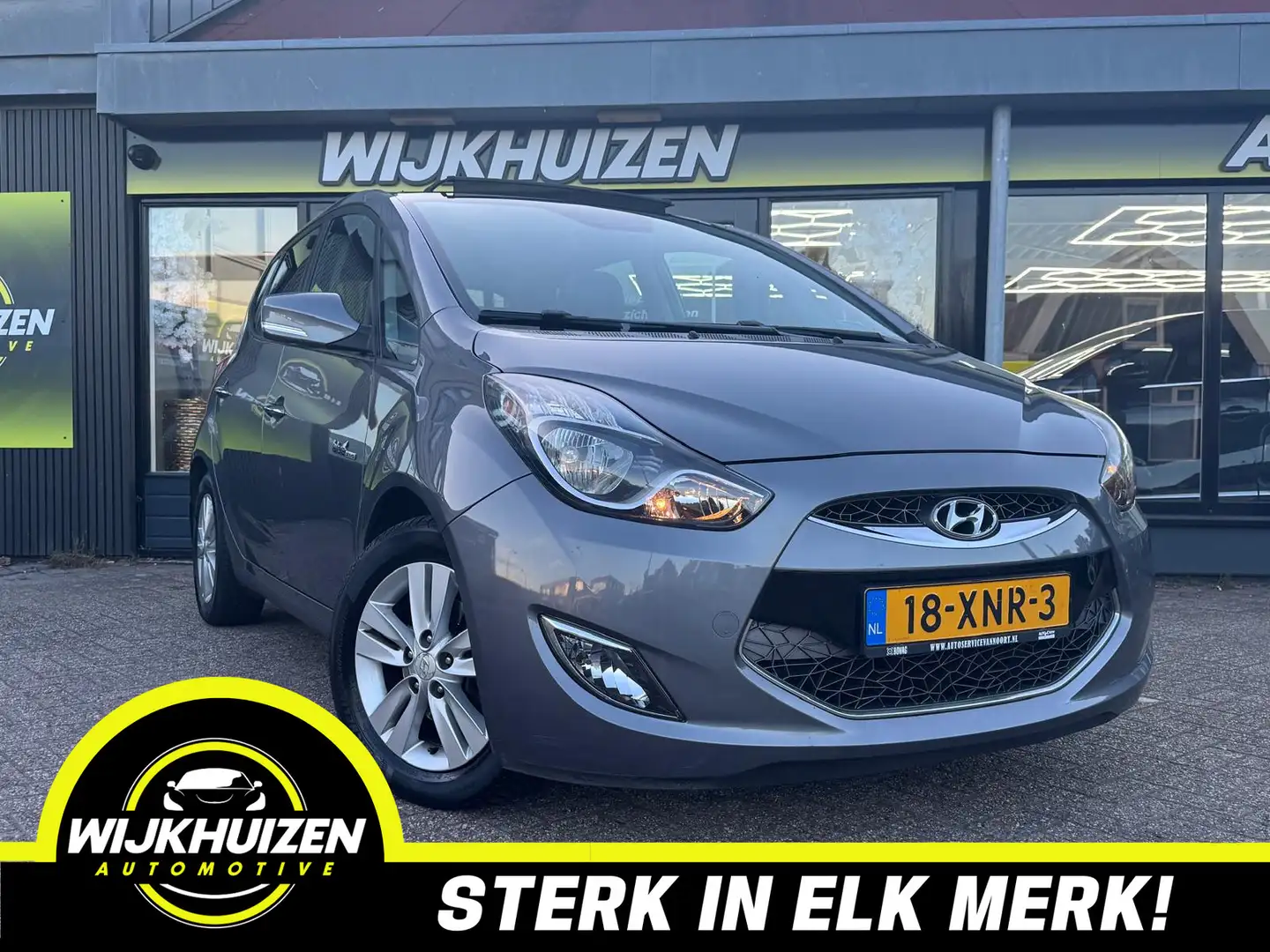 Hyundai iX20 1.6i i-Catcher met Panorama dak !!! Leder !!! Navi Grijs - 1