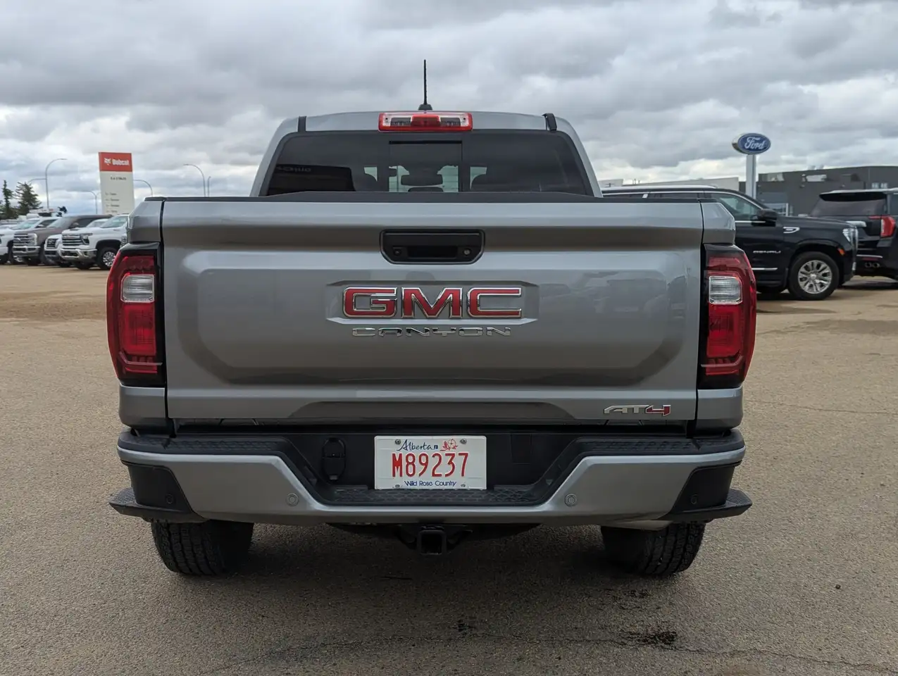 GMC Canyon снимка GMC Canyon
