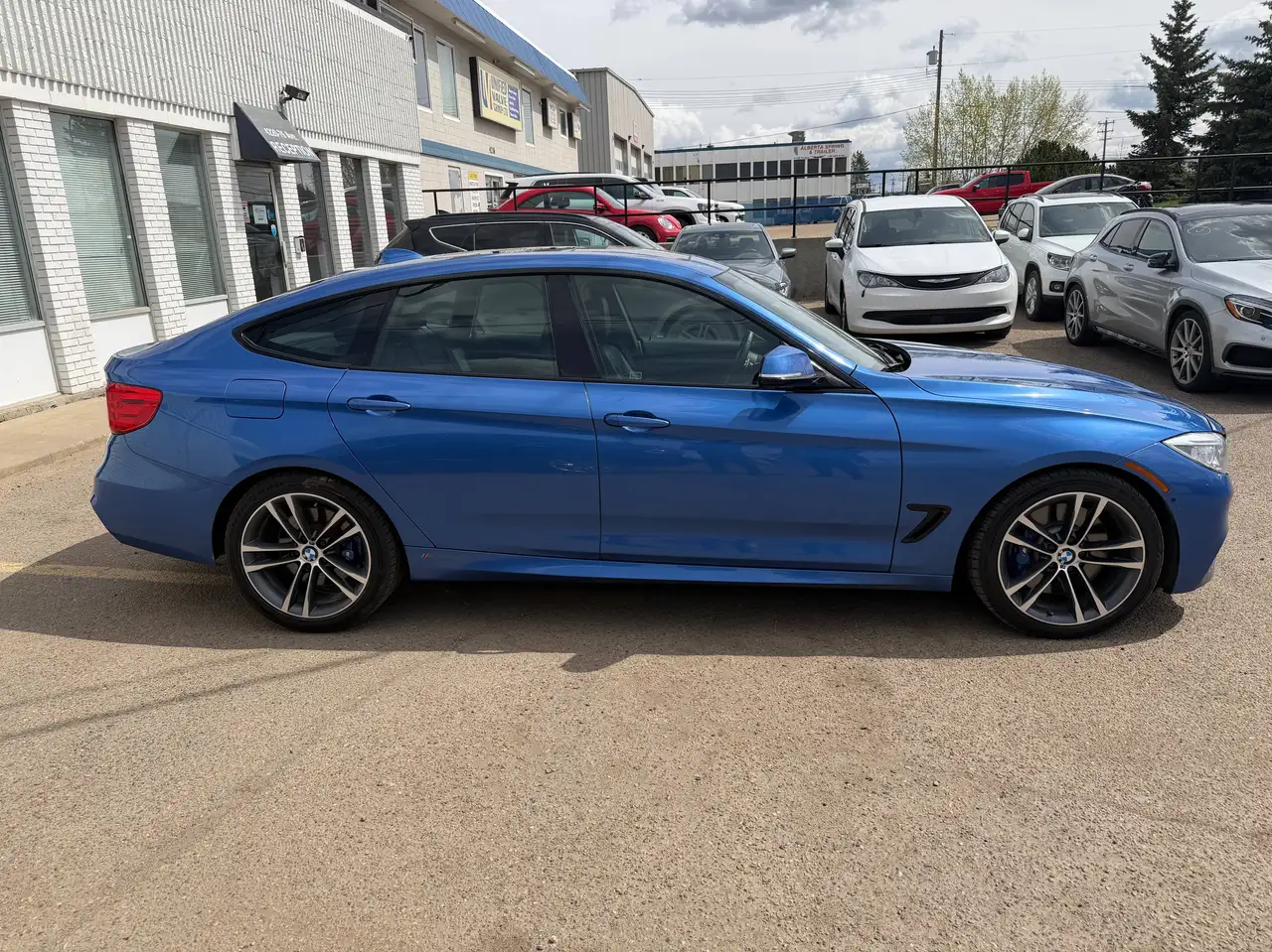 BMW 3 Series снимка BMW 3 Series