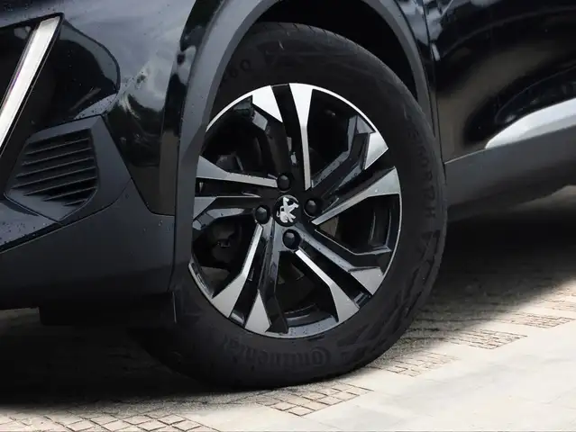 Peugeot 2008 view 5