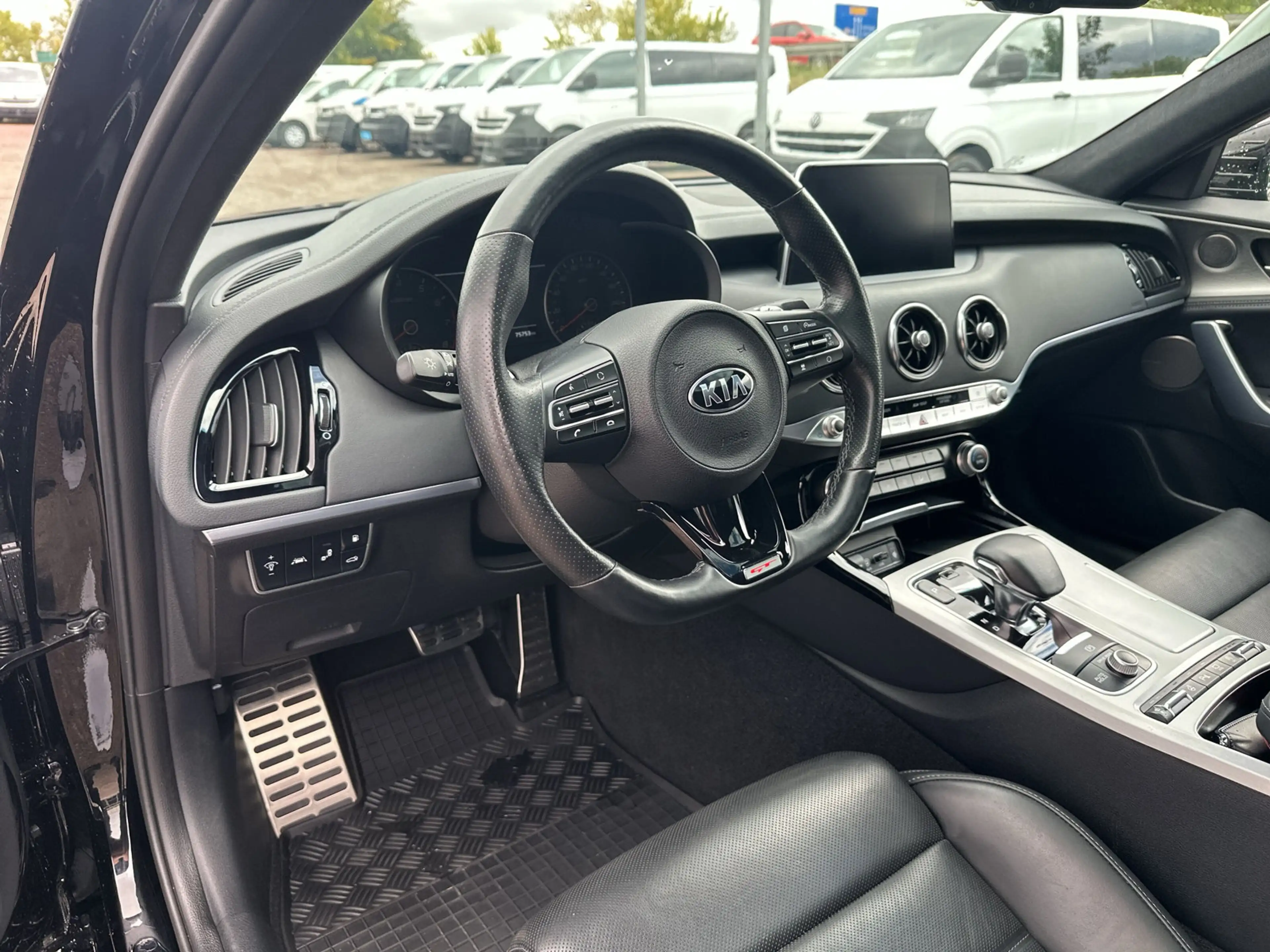 Kia Stinger 3.3 T-GDI 4WD GT SCHIEBEDACH LEDER HARMAN — photo 11