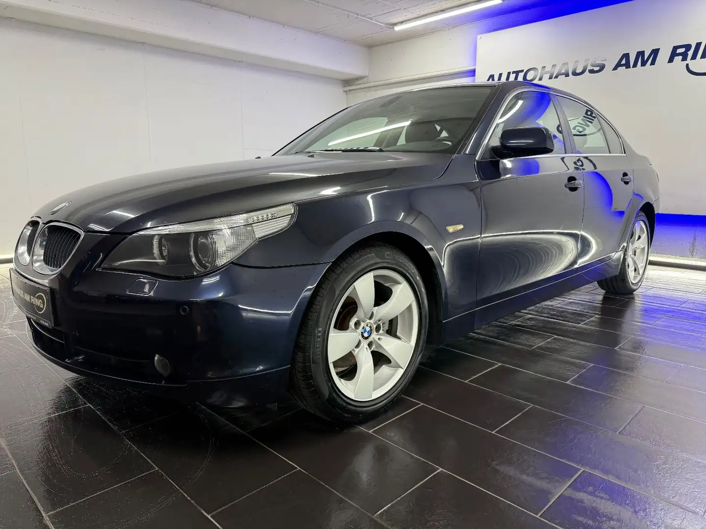 BMW 525 i Lim. LEDER XENON SHD NAVI 2xPDC SZHZG TEMPO Bleu - 2