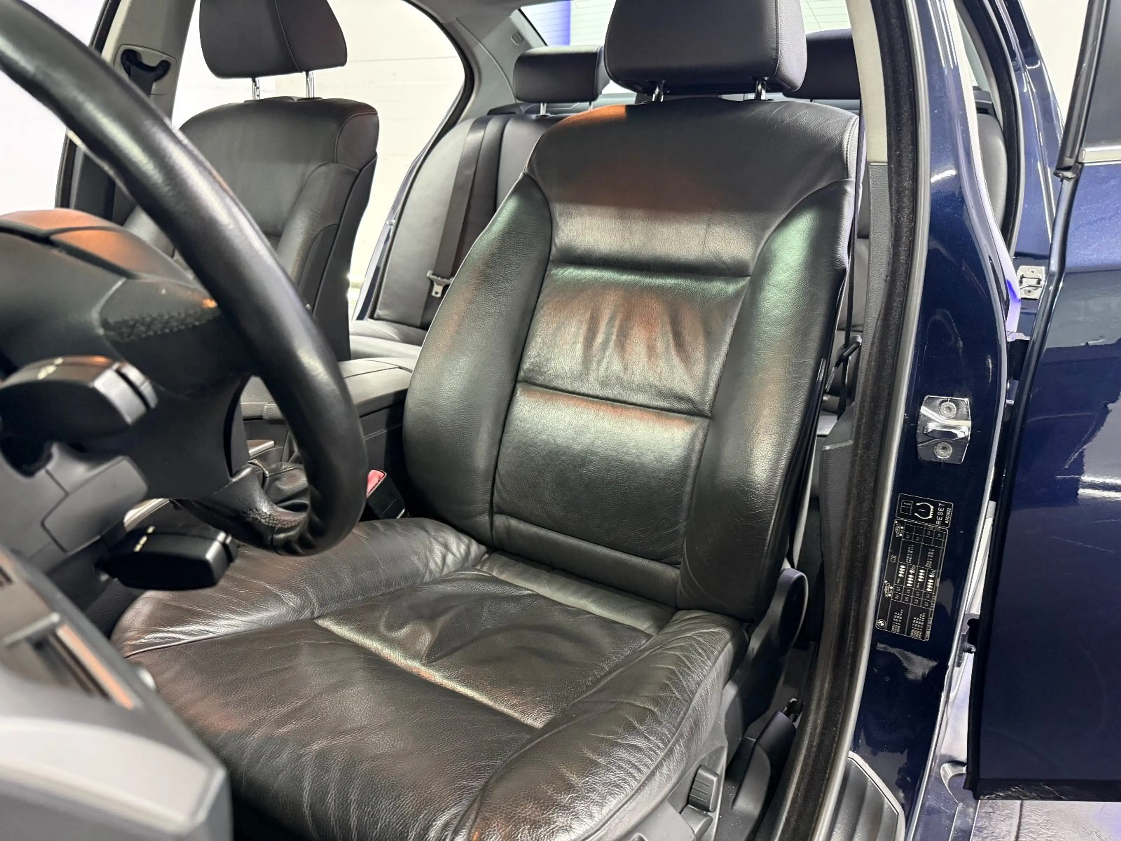 BMW 525 i Lim. LEDER XENON SHD NAVI 2xPDC SZHZG TEMPO — photo 8